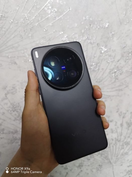 Vivo x200 ultra.