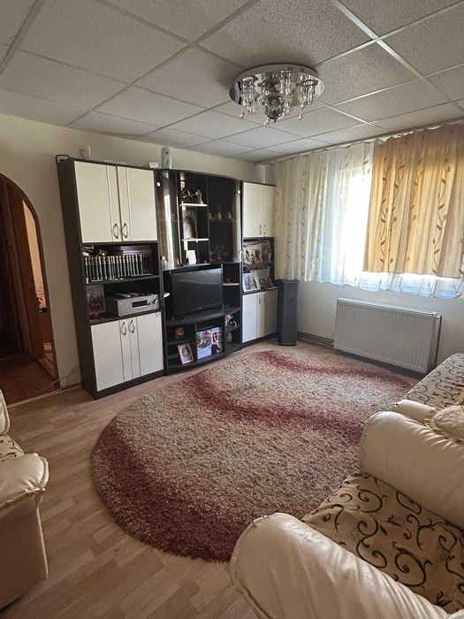 Închiriez apartament 3 camere zona Micro 6