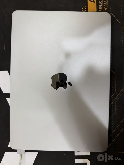 MacBook Air M2 8/256 GB / Yomkost 93%