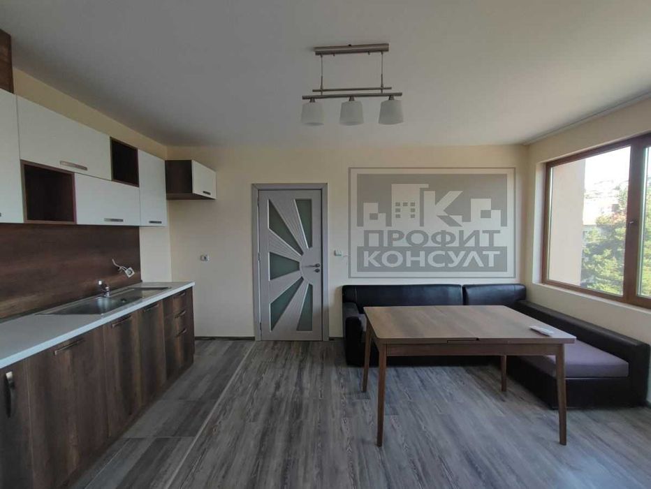 Дава се под наем Тристаен апартамент в Велико Търново, Център - 80 кв.м за 410 € - Снимка #1