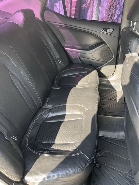 Kia K5 2011 года