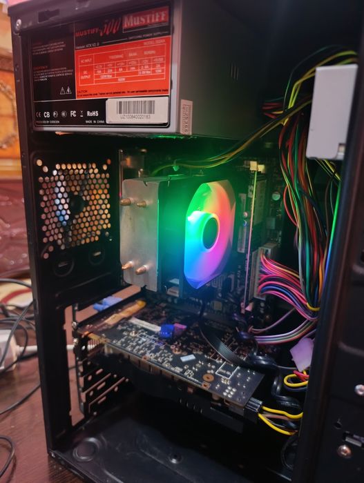 Игравой Компютер сотилади