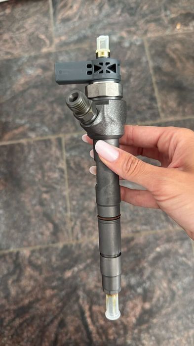 Injector Volkswagen Passat B7 2.0 TDI CFF CHF CFG COD 0986435