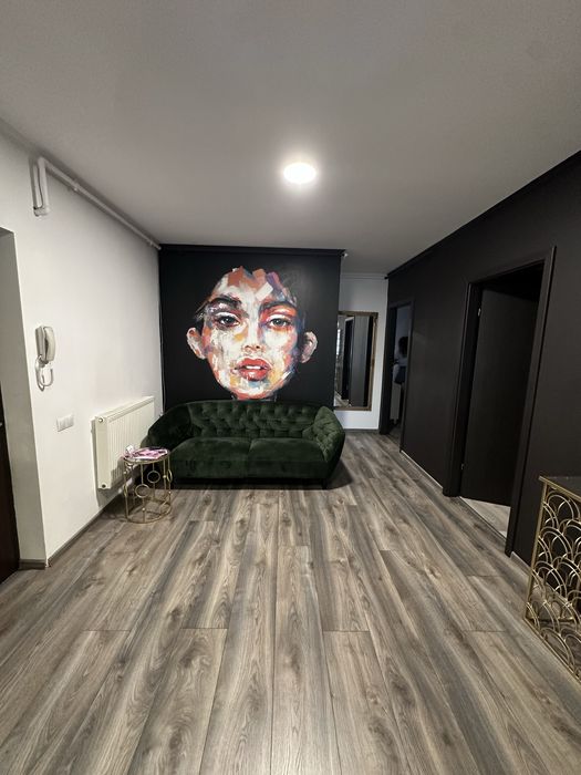 Inchiriez spatiu salon