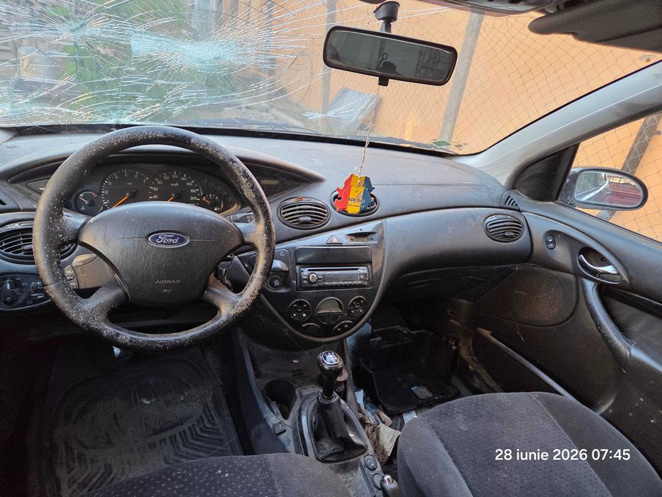 Vând Ford Focus 1.6, 2002 - pentru dezmembrare sau Programul Rabla