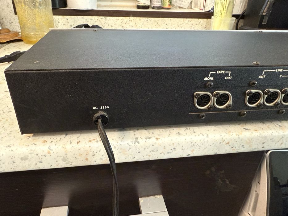 Еквалайзер Monacor