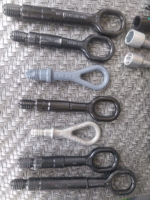 Продавам оригинални нови куки за теглене/репатриране