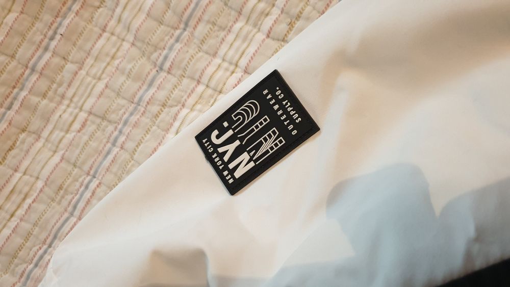 Продавам детско якенце