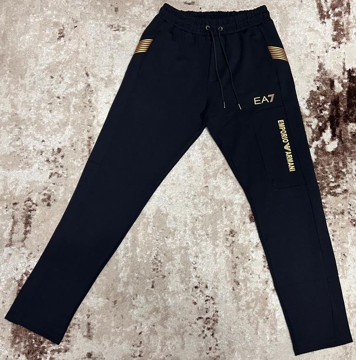 Vând compleu nou de bărbați Emporio Armani EA7