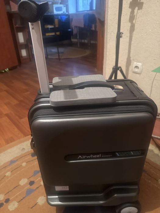 Умный чемодан Airwheel robot