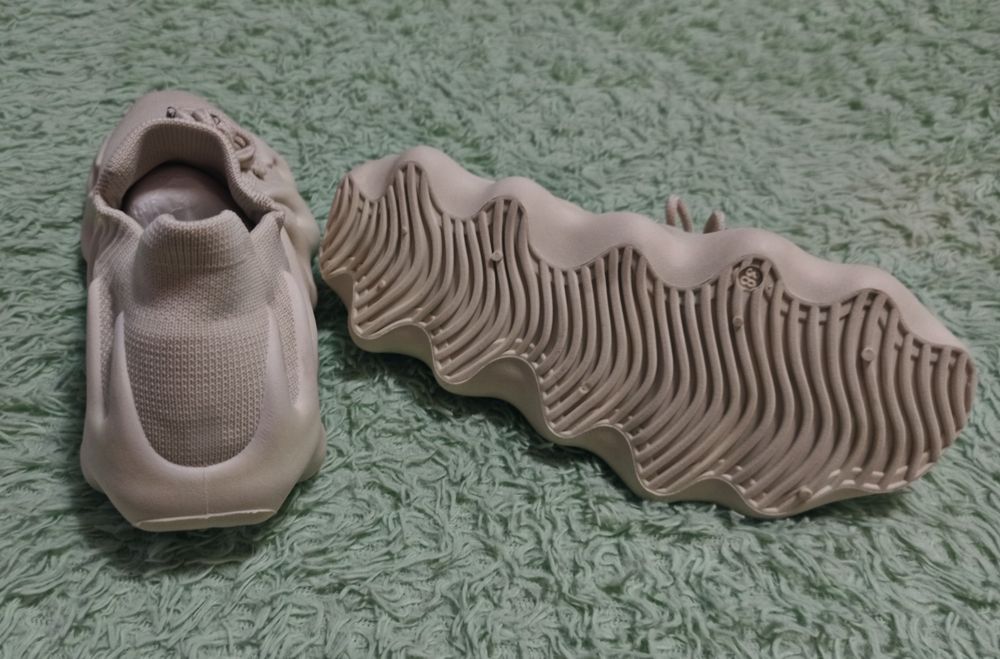 Спортивные кроссовки)))