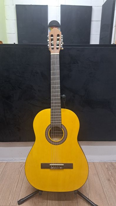 Классическая гитара Levinson C440M NAT + напольная стойка