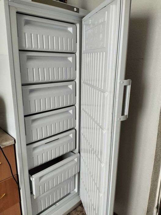 Продам морозильную камеру