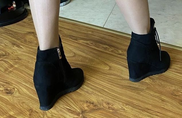 Стилни дамски боти