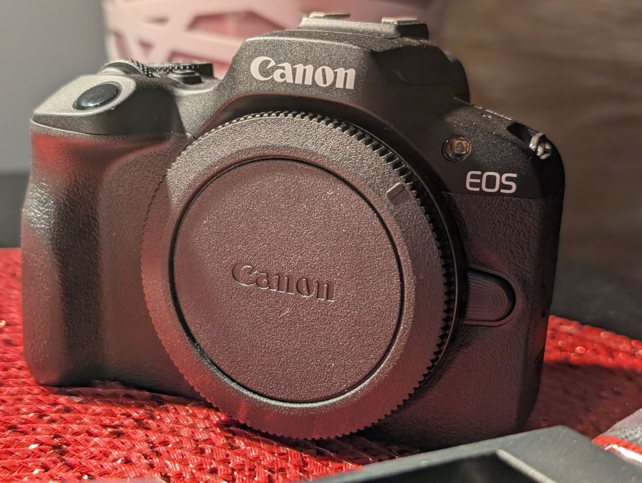 Body Canon EOS R100 Aparat Foto Mirrorless 24.1MP nou