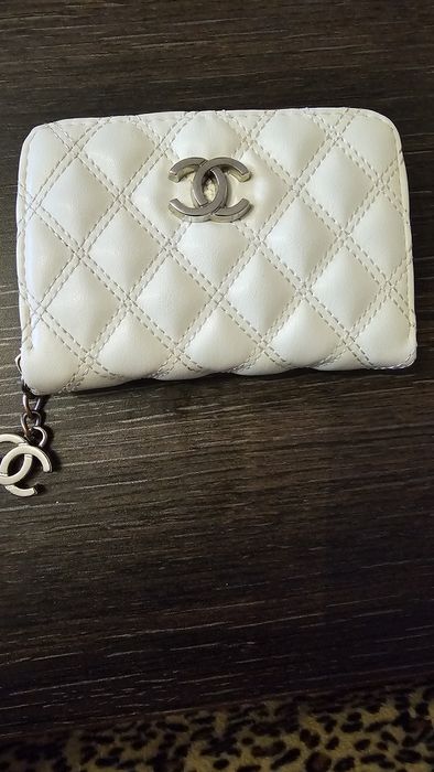 Дамско портмоне бяло