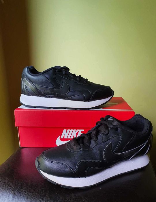 Дамски маратонки Nike