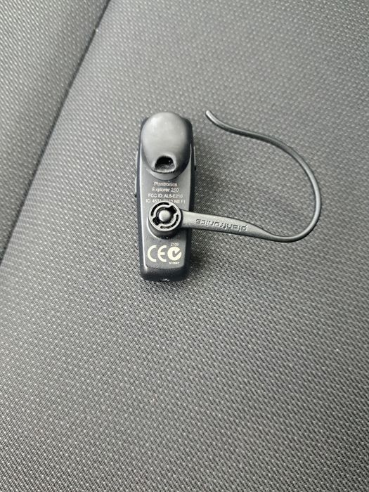 Plantronics explorer 210