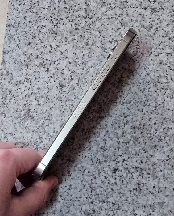 iPhone 15 Pro 94% baterie