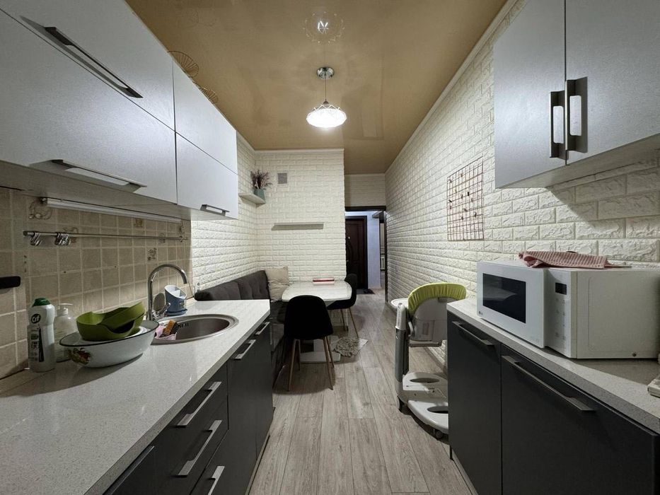 ОЙБЕК МЕТРО Центр Города Трехкомнатная 3/6/9 Площадь-75м2 Ремонт-Хорош