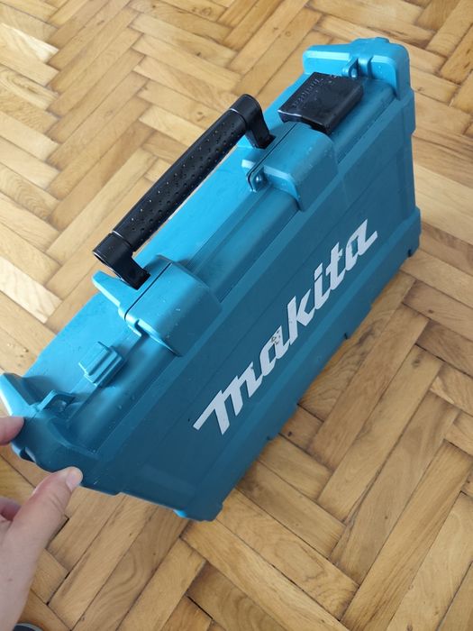 Vând valiză / cutie de transport originală Makita