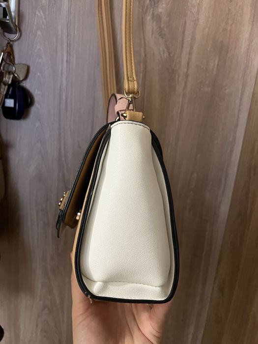 Дамска чанта Guess