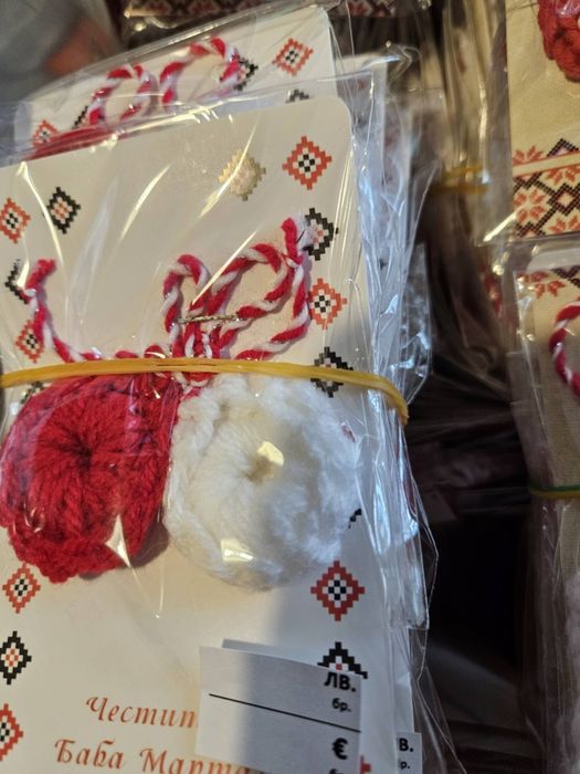 Ръчно плетени мартеници