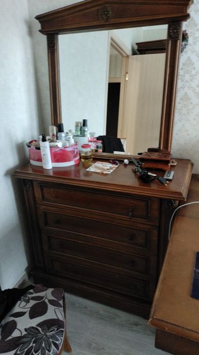 Продам спальный гарнитур бу