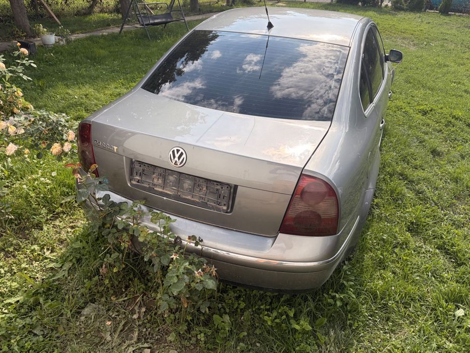 НАВОДНЕН! ЦЯЛ VW PASSAT 5.5 / 2.8 V6 / Бензин/Газ