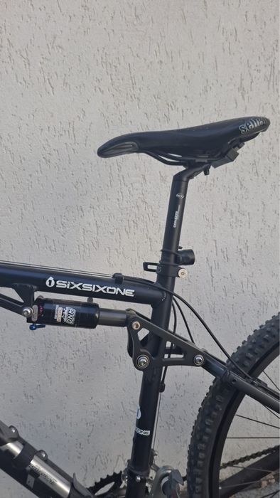 Bicicleta MTB full suspension