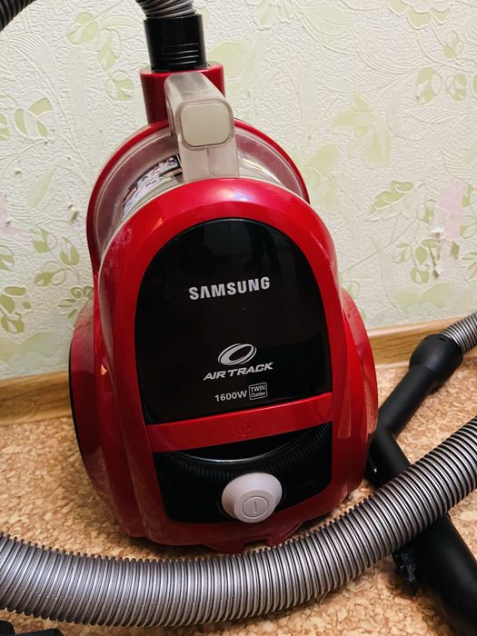 Продам пылесосы Samsung, LG