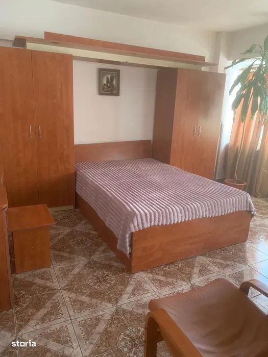 Casa de cultura-garsoniera decomandata in bloc de apartamente — fotografia 3