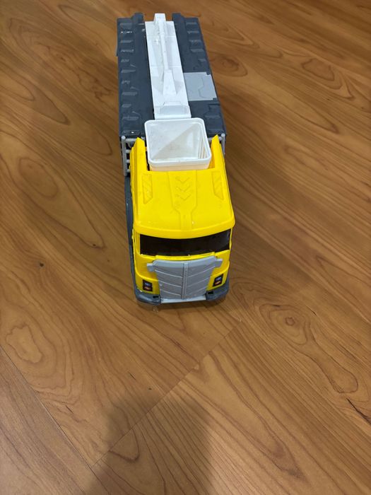 Трансформиращ камион