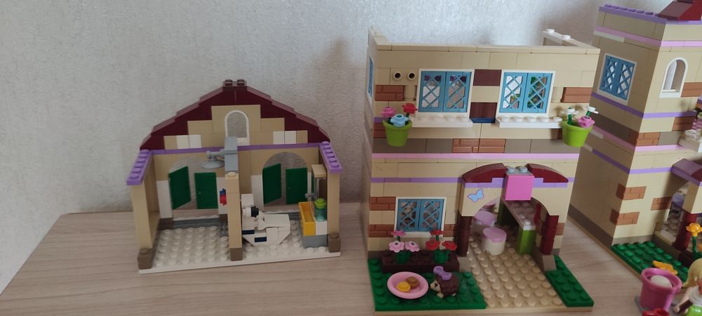 Продам два набора Lego friends (Лего)