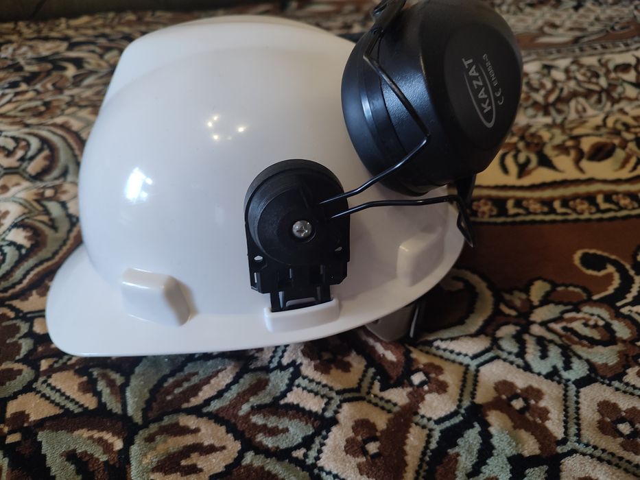 Продам каску с защитой