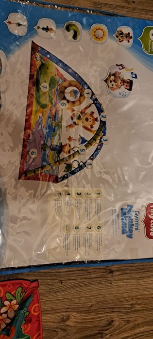 Бебешки неща- сух басейн с топки/музикална гимнастика