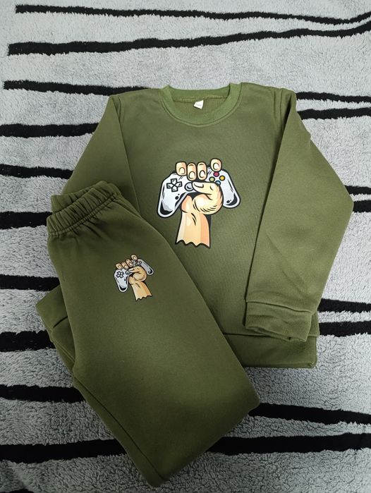 Спортивный костюм на 6-7 лет