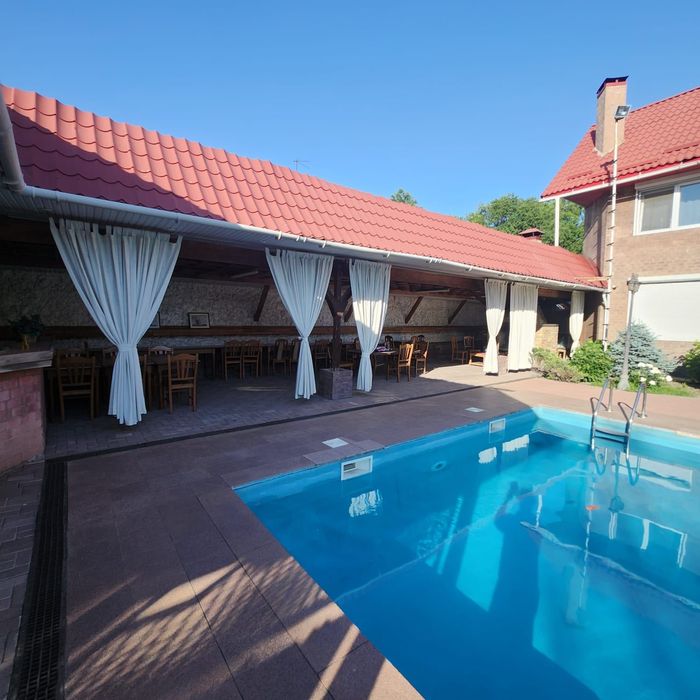 Дом в аренду с большим бассейном