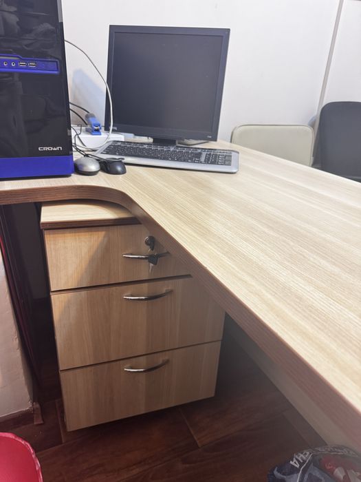 Стол для кабинета/офиса