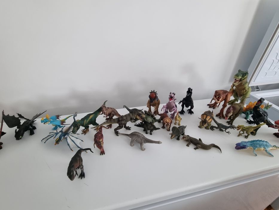 Продам коллекцию динозавров