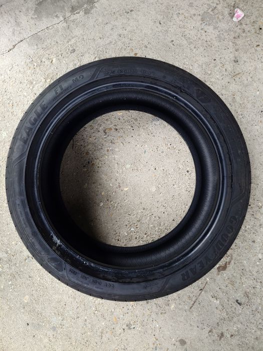 Vând 2 cauciucuri Goodyear