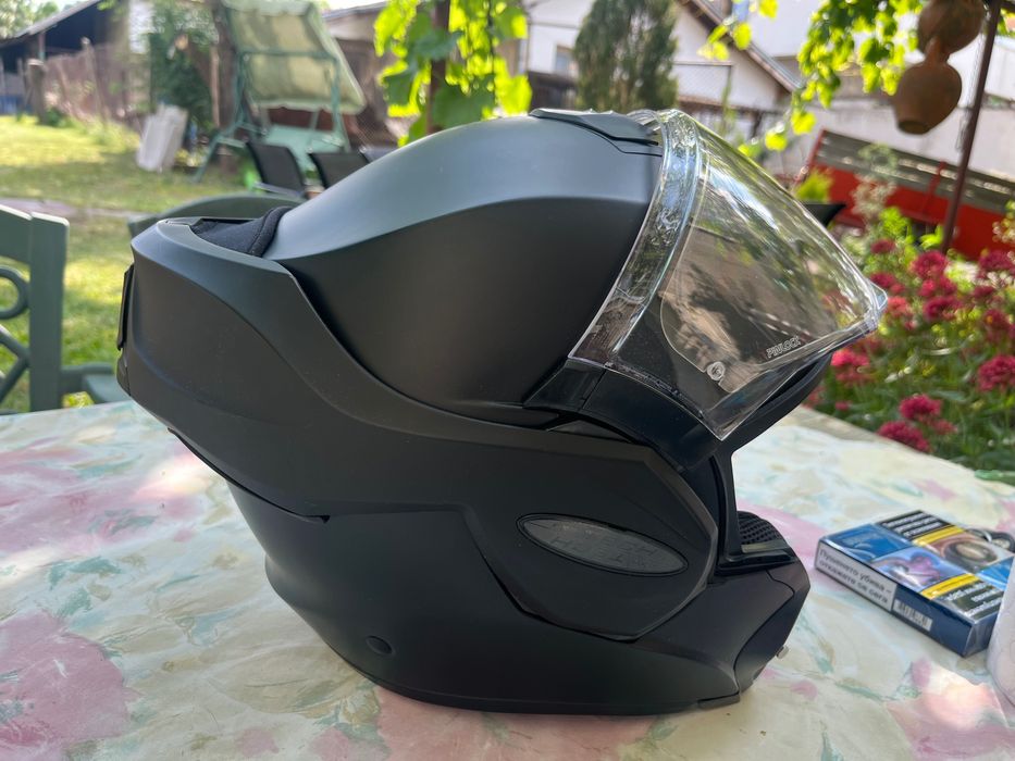 Мото каска и кожено мото яке