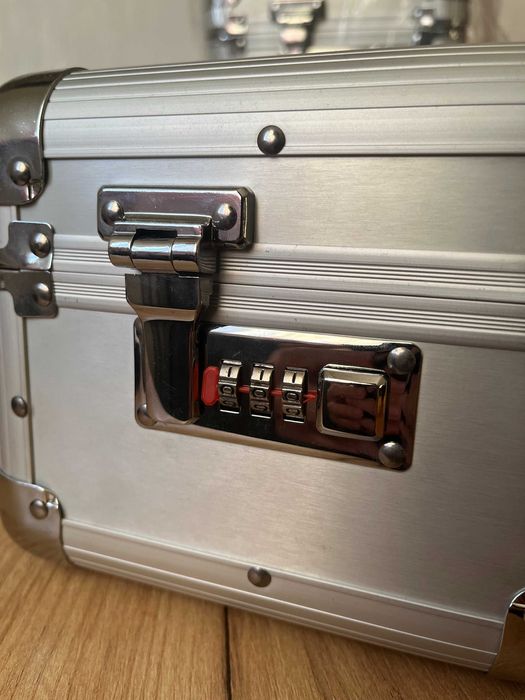 Cutie Cosmetica Aluminiu cu Cifru
