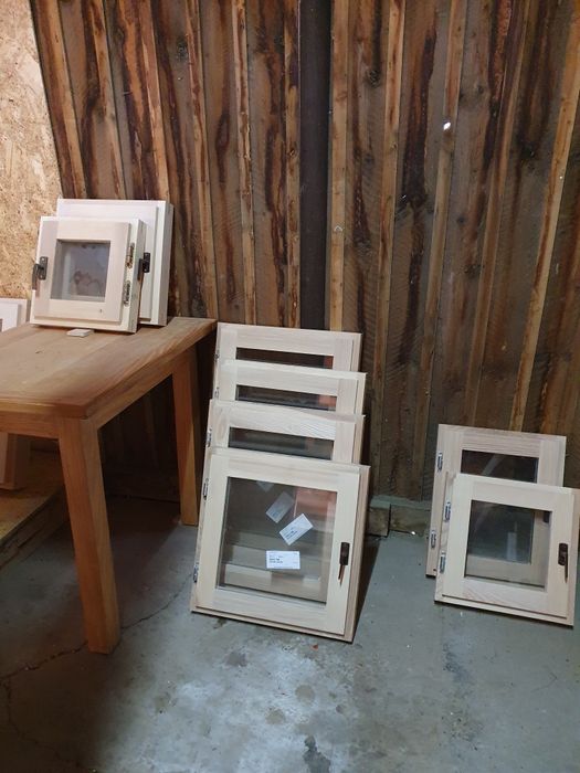 Geam de baie din lemn masiv