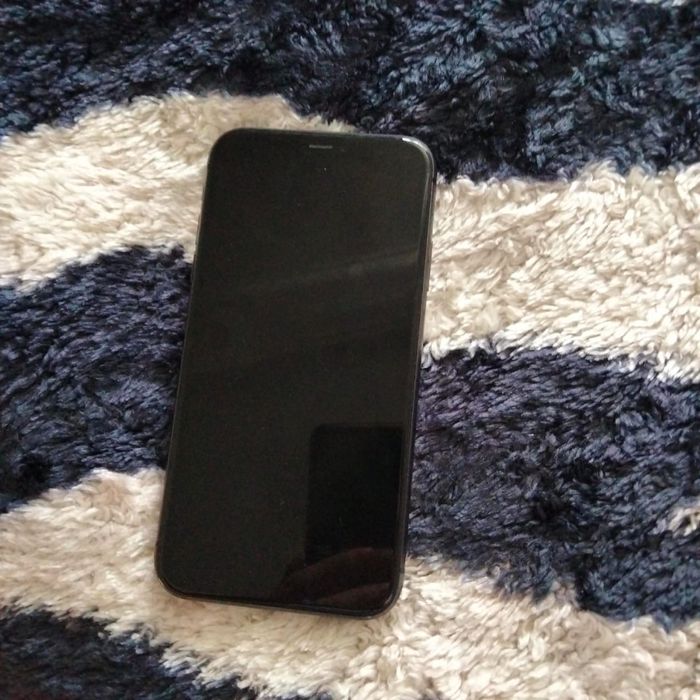 Продам айфон 11