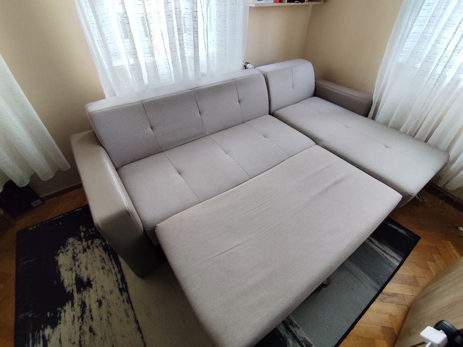 Canapea, coltar, extensibil, bej cu lada de depozitare