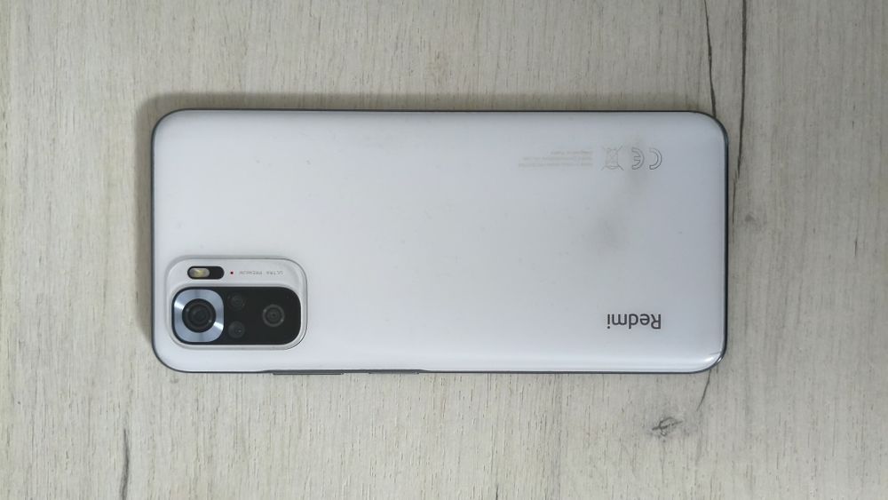 Redmi Note 10 4/64GB  Super AMOLED экран