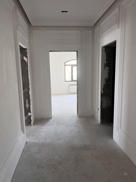 Сотилади.2 каватли.Сувни бўйида 75% битган ремонт