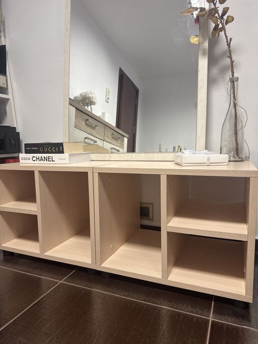 Огледало + две отворени шкафчета