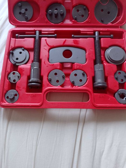 Presa SelTech Spania pentru pistoane(etriere) de frana 22 piese,nouă